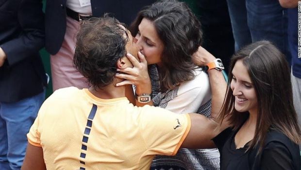 
	Rafael Nadal se insoara luna viitoare. Cum arata femeia care i-a fost alaturi toata cariera. FOTO
