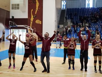 
	Anul perfect pentru Rapid: echipa de handbal a promovat in prima liga! 
