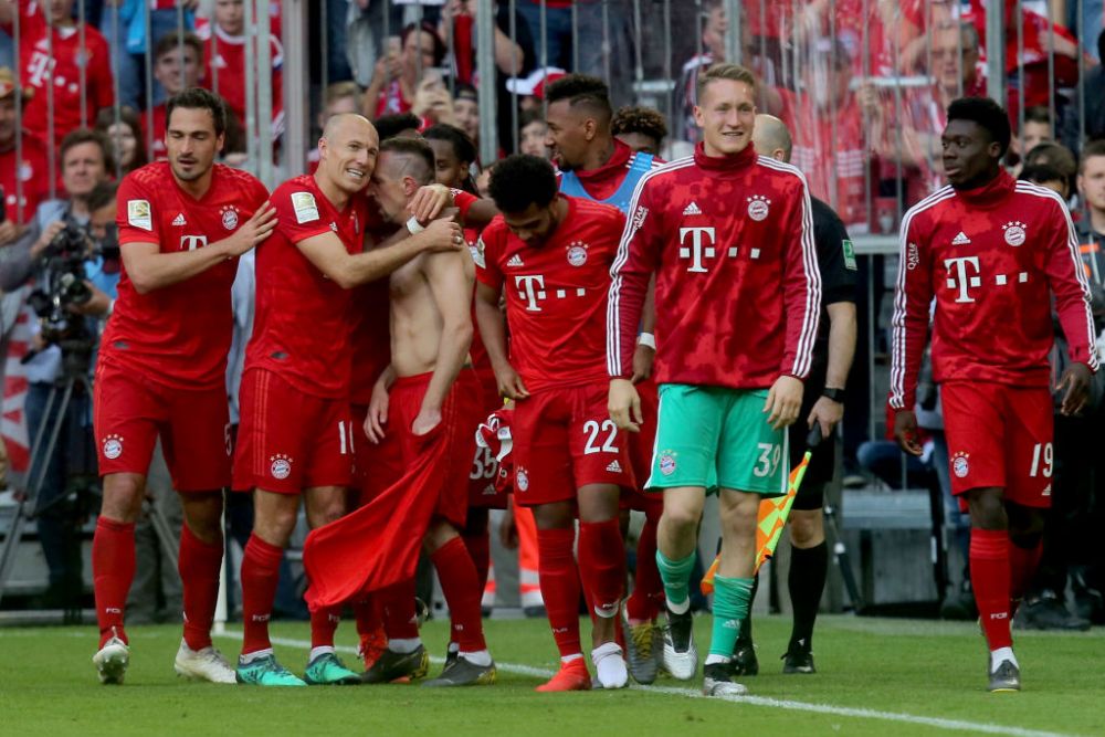 Sfarsitul unei ere la Bayern Munchen! Imagini SENZATIONALE pe Allianz Arena cu Ribery si Robben! Ce mesaje au afisat fanii!_13