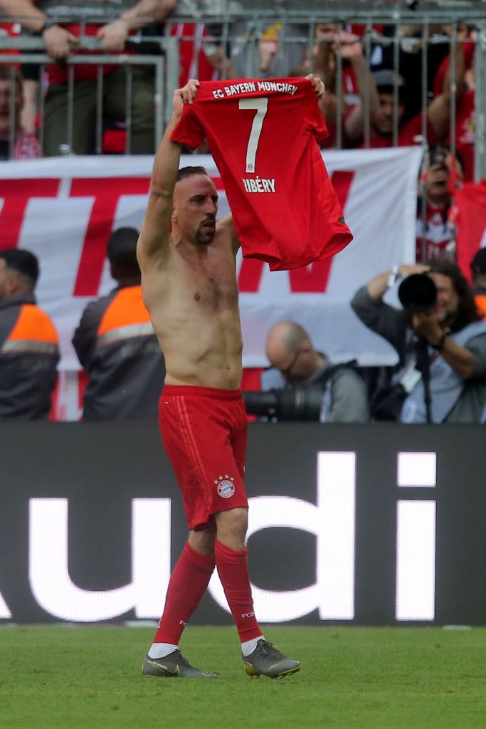 Sfarsitul unei ere la Bayern Munchen! Imagini SENZATIONALE pe Allianz Arena cu Ribery si Robben! Ce mesaje au afisat fanii!_14