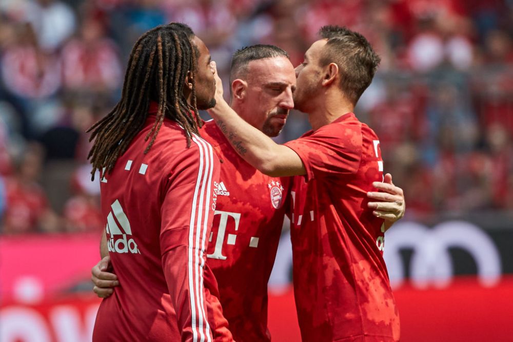 Sfarsitul unei ere la Bayern Munchen! Imagini SENZATIONALE pe Allianz Arena cu Ribery si Robben! Ce mesaje au afisat fanii!_4