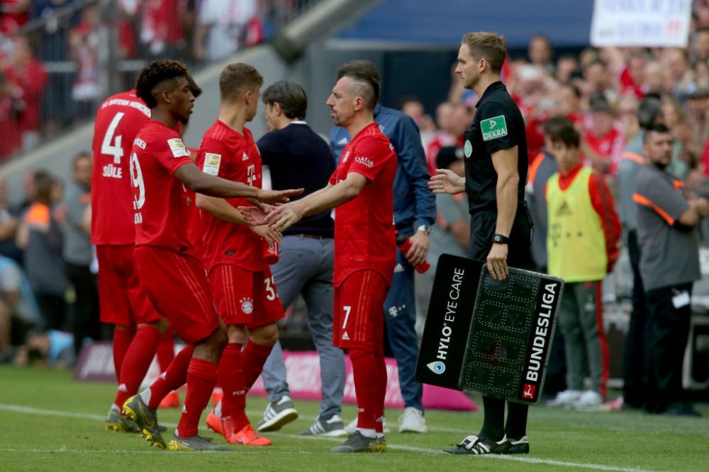 Sfarsitul unei ere la Bayern Munchen! Imagini SENZATIONALE pe Allianz Arena cu Ribery si Robben! Ce mesaje au afisat fanii!_10
