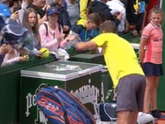 
	Roland Garros 2019 | INCREDIBIL! Gest necontrolat al unui fan la finalul unui meci: &quot;Hotul de prosoape&quot;, facut praf pe internet
