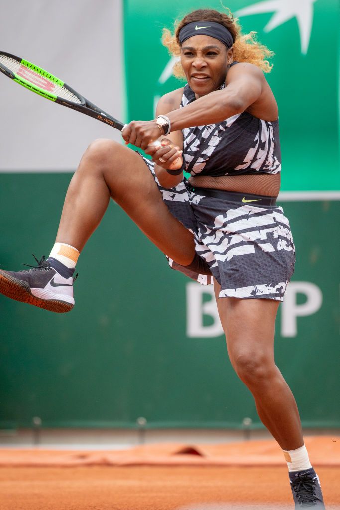 Serena Williams a renuntat la catsuit, dar a socat din nou. Ce scria pe echipamentul ei de la Roland Garros. FOTO_1