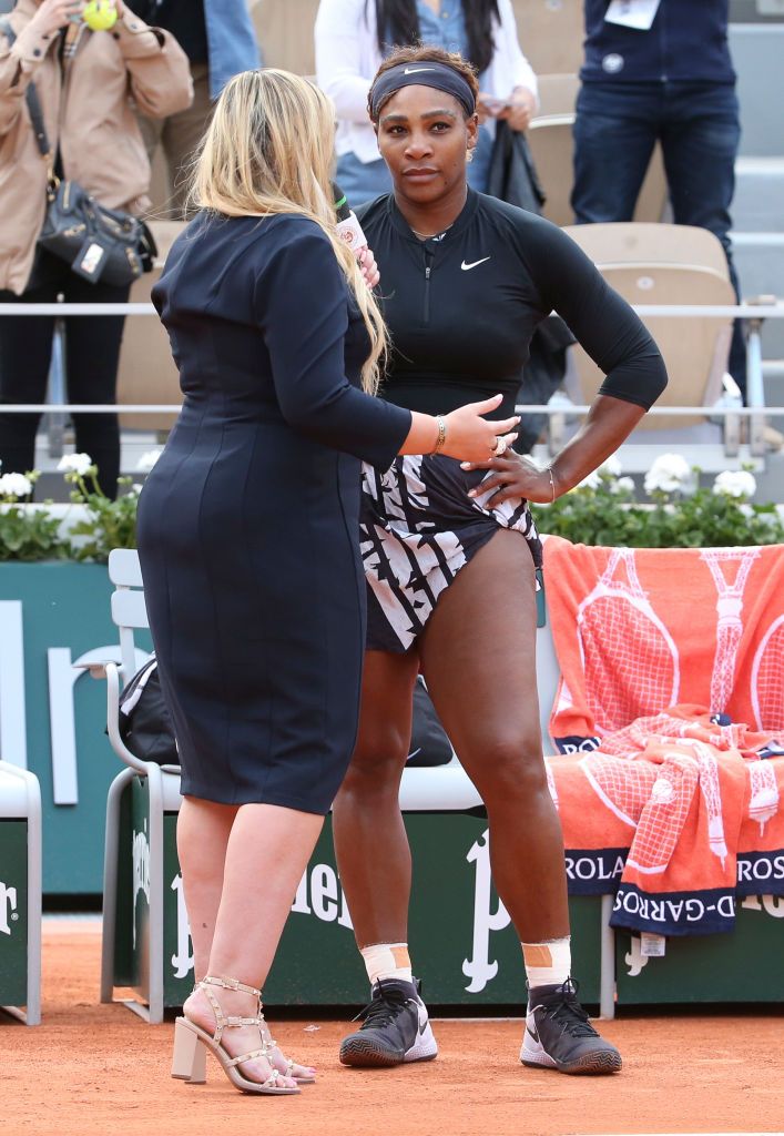 Serena Williams a renuntat la catsuit, dar a socat din nou. Ce scria pe echipamentul ei de la Roland Garros. FOTO_19