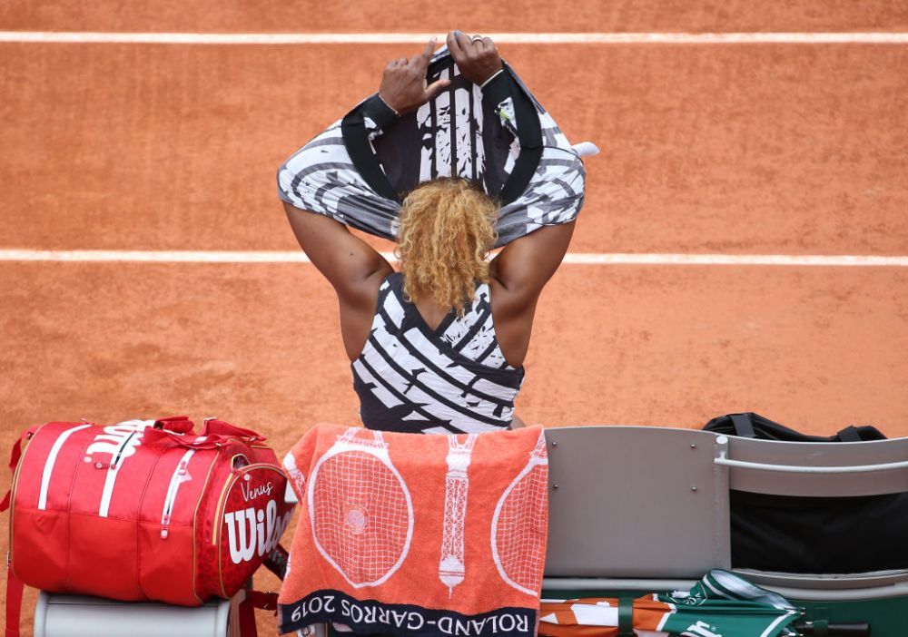Serena Williams a renuntat la catsuit, dar a socat din nou. Ce scria pe echipamentul ei de la Roland Garros. FOTO_20
