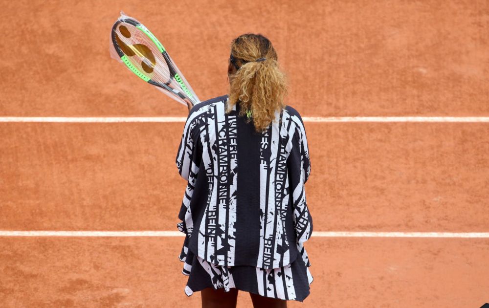 Serena Williams a renuntat la catsuit, dar a socat din nou. Ce scria pe echipamentul ei de la Roland Garros. FOTO_3