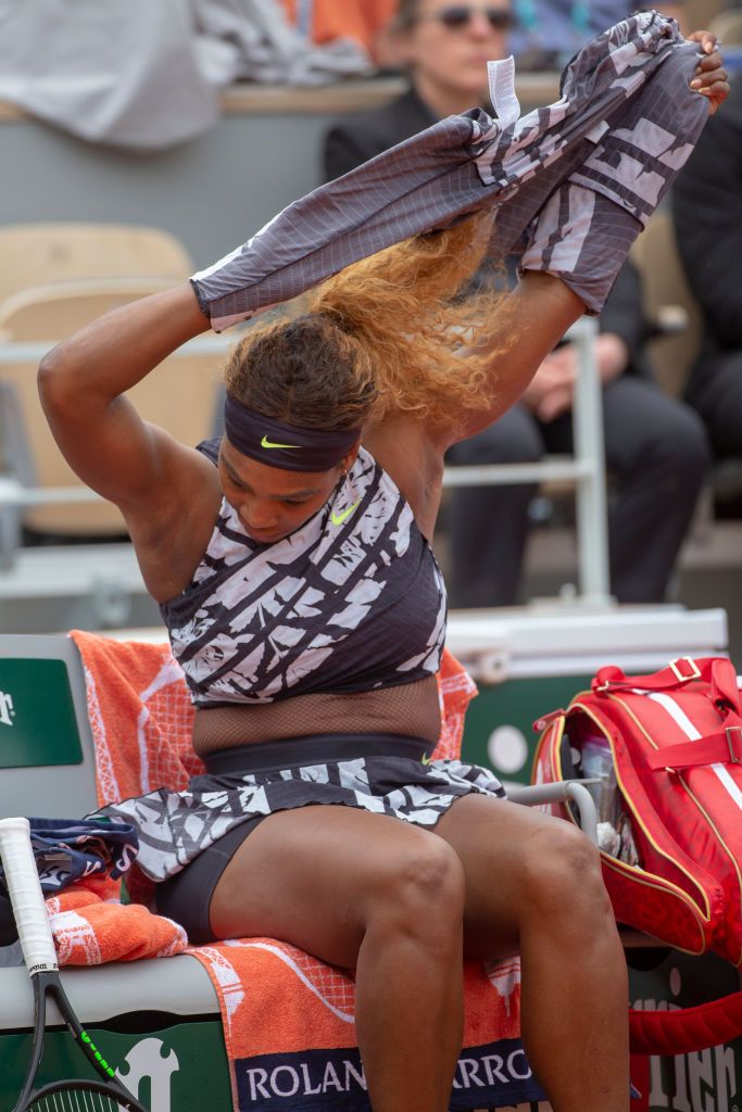 Serena Williams a renuntat la catsuit, dar a socat din nou. Ce scria pe echipamentul ei de la Roland Garros. FOTO_5