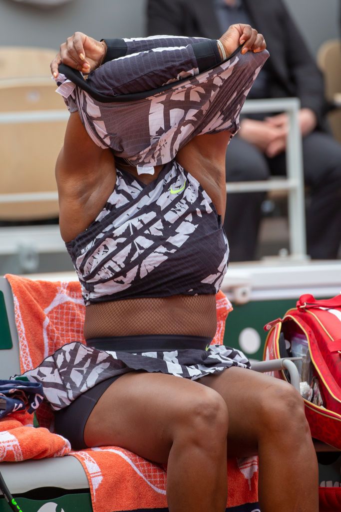 Serena Williams a renuntat la catsuit, dar a socat din nou. Ce scria pe echipamentul ei de la Roland Garros. FOTO_6