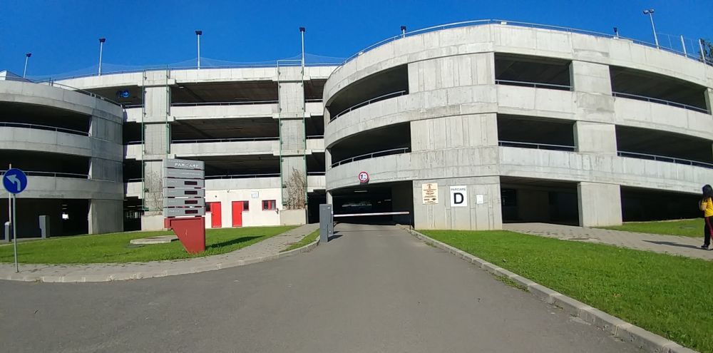 Primaria Bucuresti nu a redeschis oficial parcarea de la Arena Nationala, dar unele masini au voie sa parcheze acolo!_1