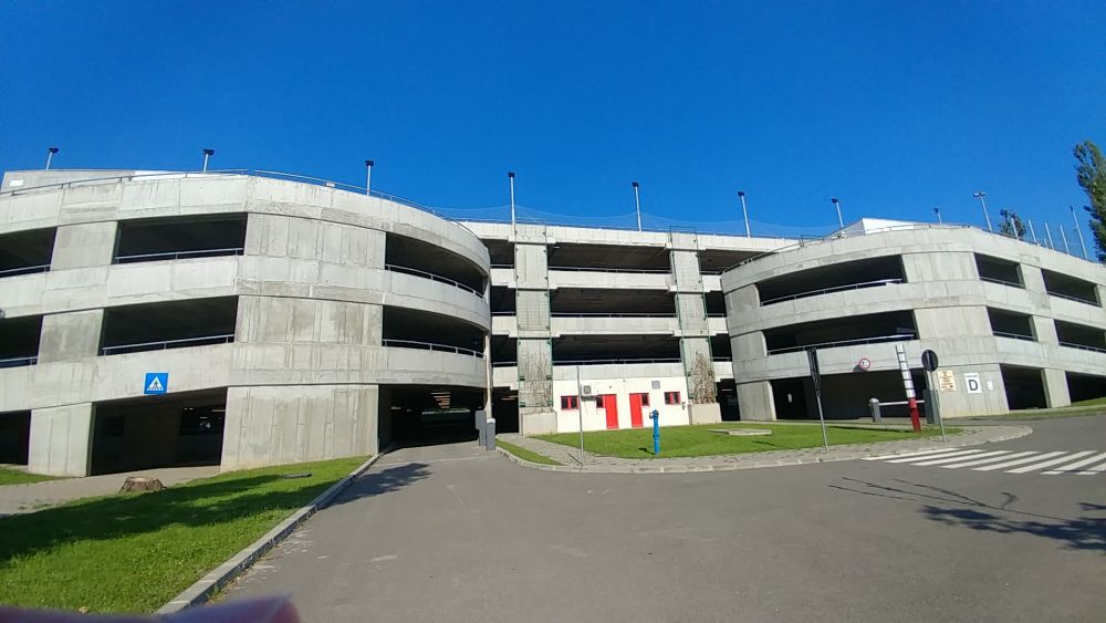 Primaria Bucuresti nu a redeschis oficial parcarea de la Arena Nationala, dar unele masini au voie sa parcheze acolo!_3