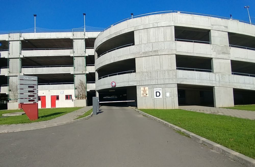 Primaria Bucuresti nu a redeschis oficial parcarea de la Arena Nationala, dar unele masini au voie sa parcheze acolo!_5