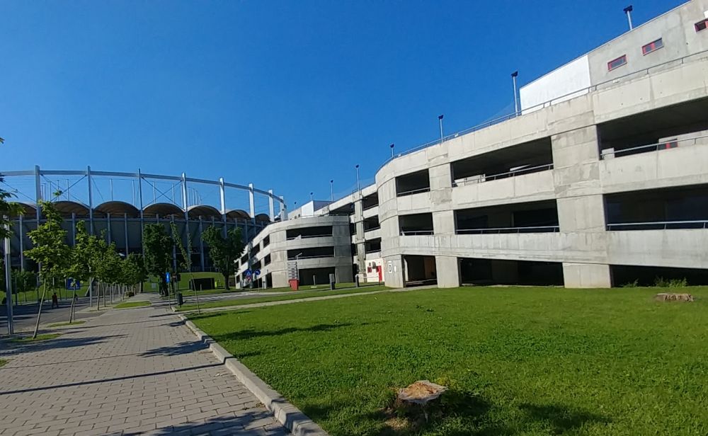 Primaria Bucuresti nu a redeschis oficial parcarea de la Arena Nationala, dar unele masini au voie sa parcheze acolo!_8