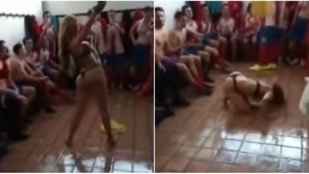 
	Imagini INTERZISE minorilor! O echipa din Spania a sarbatorit promovarea cu un numar de striptease in vestiar! VIDEO INCENDIAR

