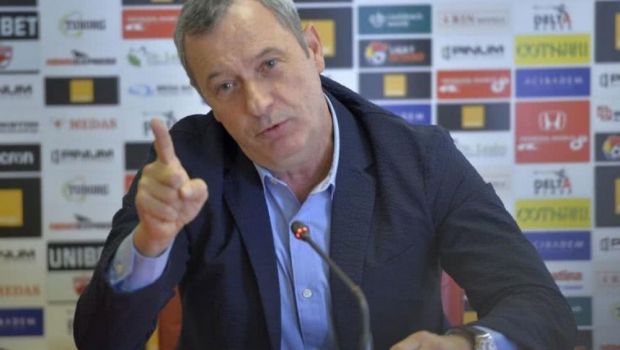 
	Prima oferta primita de Mircea Rednic dupa demiterea de la Dinamo! Poate merge sa stranga bani pentru a cumpara clubul de la Negoita :)

