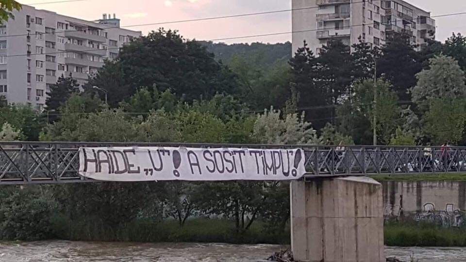 Meciul asteptat de toata lumea la Cluj! Fanii Universitatii au umplut orasul de bannere inaintea barajului cu Hermannstadt_3