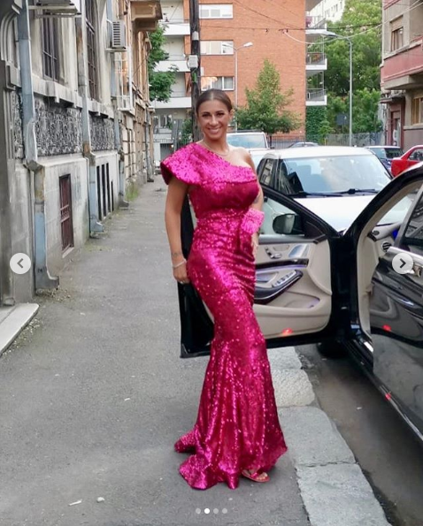 Anamaria Prodan, nou costum FABULOS! Sexy impresara nu s-a putut abtine nici macar la absolvirea fiicei sale. FOTO_9