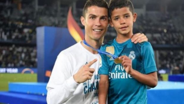 
	Surpriza totala! La 9 ani, fiul lui Cristiano Ronaldo a primit oferta sa plece de la Juventus! Ce fosta echipa a lui Ronaldo il vrea
