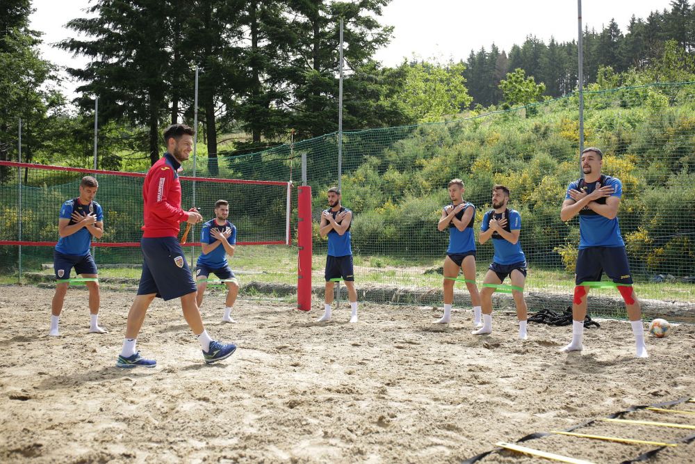 Romania U21, imagini de colectie. Antrenament in piscina si pe nisip pentru elevii lui Radoi in cantonamentul pentru EURO_15