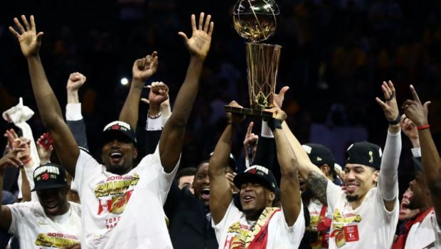 
	Moment istoric: Toronto Raptors a castigat titlul NBA dupa o victorie dramatica in meciul 6 cu Golden State! Kawhi Leonard, MVP-ul finalei
