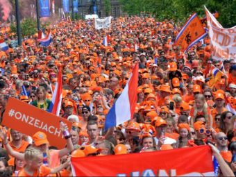 
	Nebunie totala la Campionatul Mondial de Fotbal feminin! Suporterii olandezi au luat cu asalt stadionul! Imagini FABULOASE!
