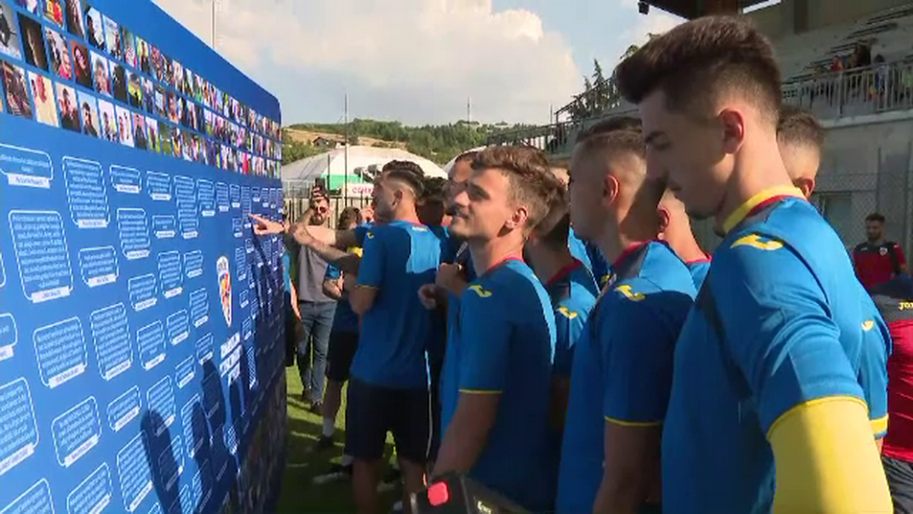 ROMANIA - GERMANIA U21: Mii de mesaje pentru tricolori: "Sa joace cu inima, noi o sa fim in spatele lor!" Imagini din vestiarul nationalei. FOTO_5