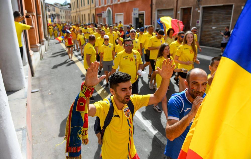 ROMANIA U21 - ANGLIA U21 | OCCUPY CESENA! Imagini FANTASTICE la Cesena! Peste 1000 de fani romani in MARS spre stadion!_3