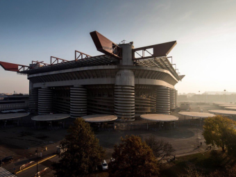 
	Unul dintre cele mai importante stadioane din fotbalul mondial va fi demolat! San Siro cade, iar pe locul sau se ridica o arena de 700.000.000 euro!
