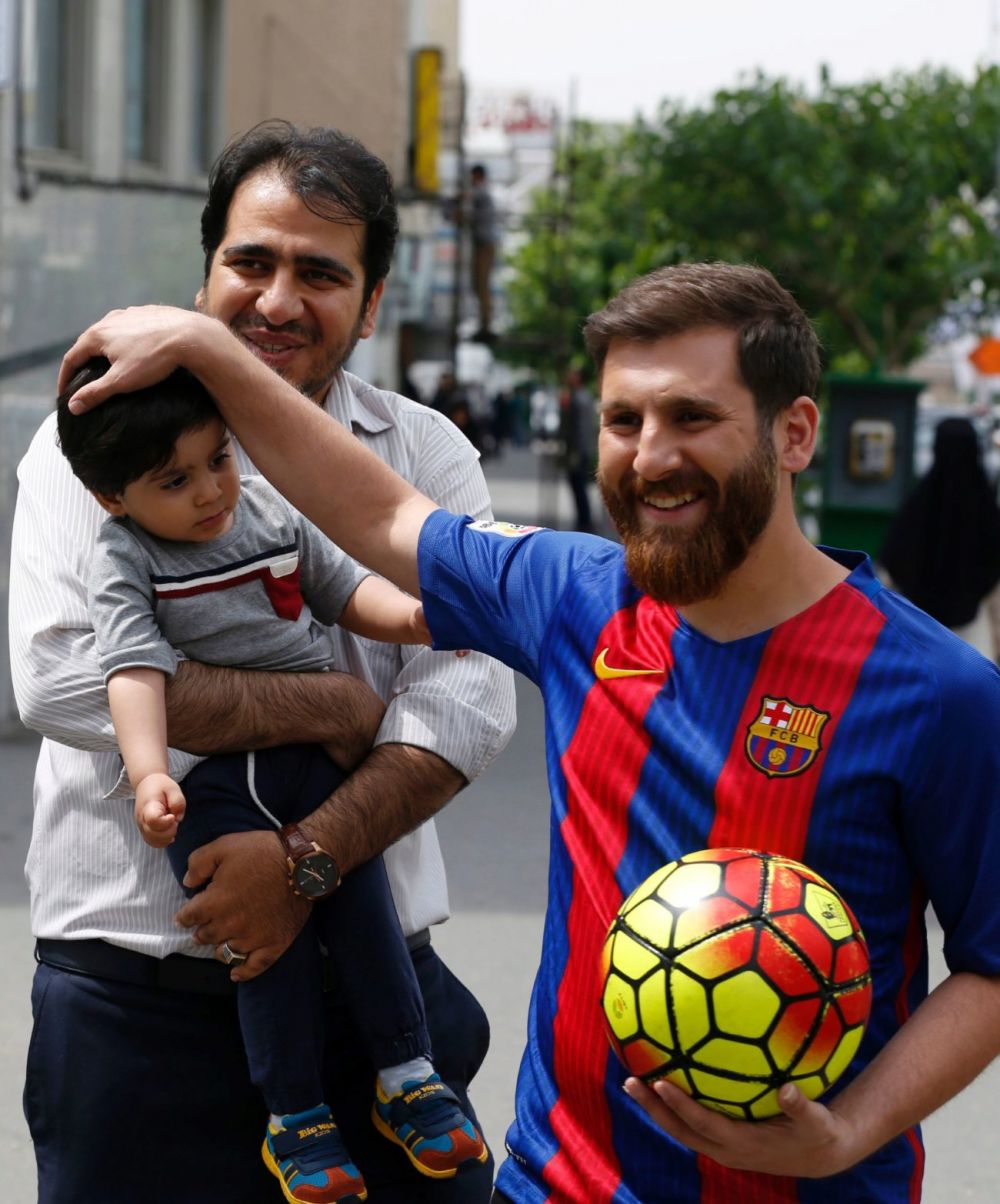 INCREDIBIL! Barbatul care seamana leit cu Messi, ARESTAT pentru ca a pacalit 23 de femei sa faca sex cu el! FOTO_6