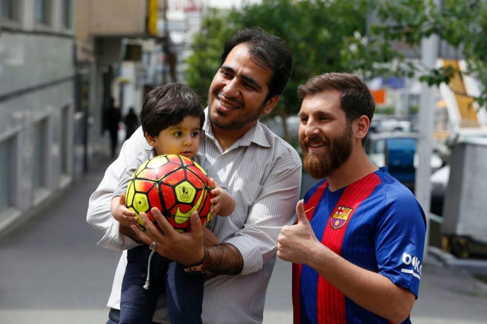 INCREDIBIL! Barbatul care seamana leit cu Messi, ARESTAT pentru ca a pacalit 23 de femei sa faca sex cu el! FOTO_8