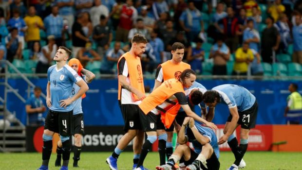 
	NEBUNIE TOTALA in Copa America: Peru reuseste surpriza si elimina Uruguay la penalty-uri! Echipa lui Suarez a avut 3 GOLURI ANULATE, iar starul Barcei a ratat un 11 metri
