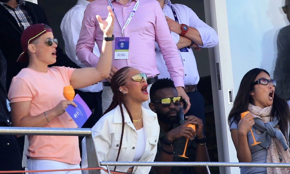 Rihanna a comis-o din nou! A PERTURBAT un meci de cricket cu costumatia ei. Galerie FOTO_5