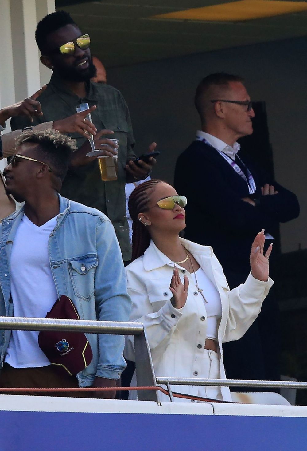 Rihanna a comis-o din nou! A PERTURBAT un meci de cricket cu costumatia ei. Galerie FOTO_6