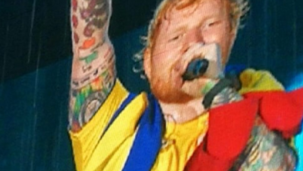 
	Ed Sheeran, in tricoul nationalei Romaniei! 50.000 de oameni au cantat alaturi de el pe Arena Nationala
