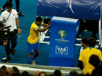 
	A daramat monitoarele VAR! Gabriel Jesus, momente DE FURIE in finala Copa America: reactie dura in momentul in care a fost eliminat | VIDEO INCREDIBIL
