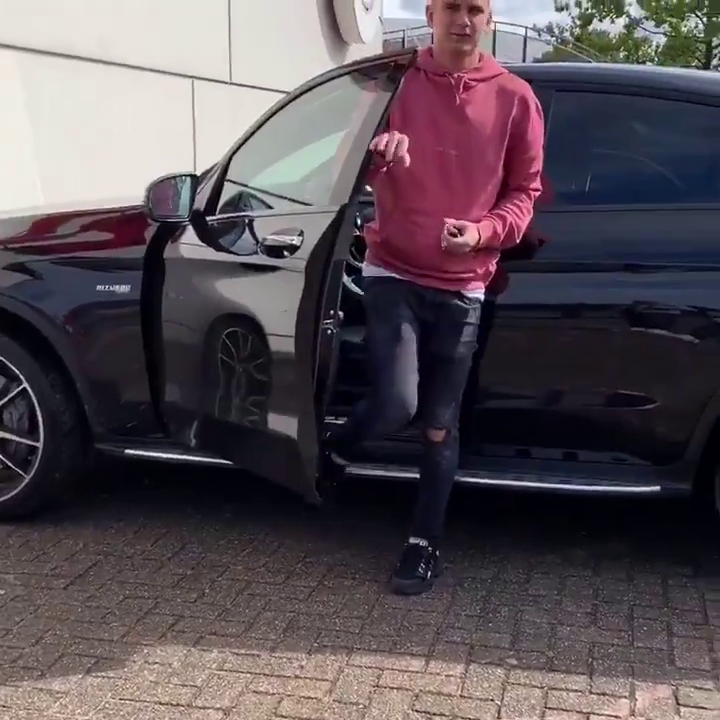 Prima zi a lui Razvan Marin la Ajax! A venit cu masina ca a lui Ronaldo, de 100 000 de euro! Cum arata BOLIDUL de lux cu care a impresionat in parcarea lui Ajax_3