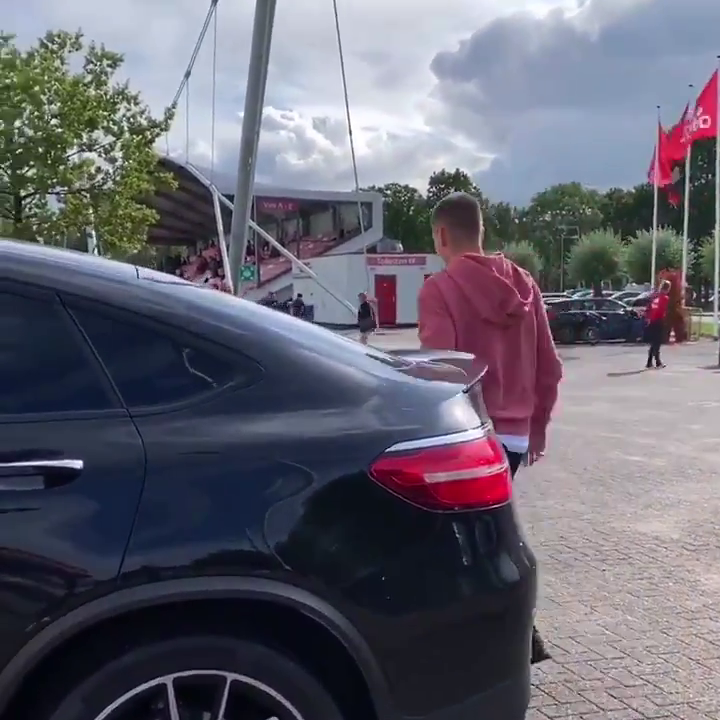 Prima zi a lui Razvan Marin la Ajax! A venit cu masina ca a lui Ronaldo, de 100 000 de euro! Cum arata BOLIDUL de lux cu care a impresionat in parcarea lui Ajax_10