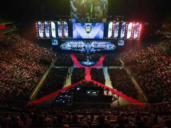 
	Imagini ireale: 15.000 de spectatori la finala de Counter Strike si 1 milion $ marele premiu! Cine este noua campioana mondiala
