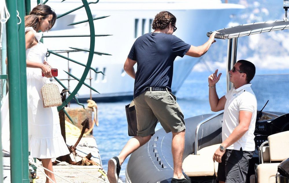 Madalina Ghenea, surprinsa pe un yacht alaturi de noul iubit. Cine e milionarul care a cucerit-o pe romanca. FOTO_11