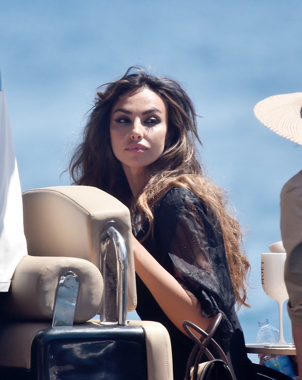 Madalina Ghenea, surprinsa pe un yacht alaturi de noul iubit. Cine e milionarul care a cucerit-o pe romanca. FOTO_6