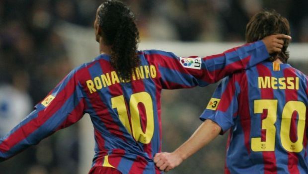 
	OFERTA NEASTEPTATA primita de Ronaldinho: un club minuscul negociaza cu fostul star al Barcei! Brazilianul s-a retras de 4 ani!
