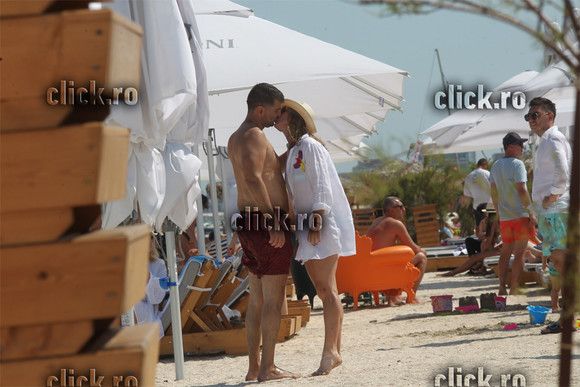 Pupicul care spune TOT! Simona Halep s-a sarutat cu milionarul pe plaja, la Mamaia! Imaginile momentului_4