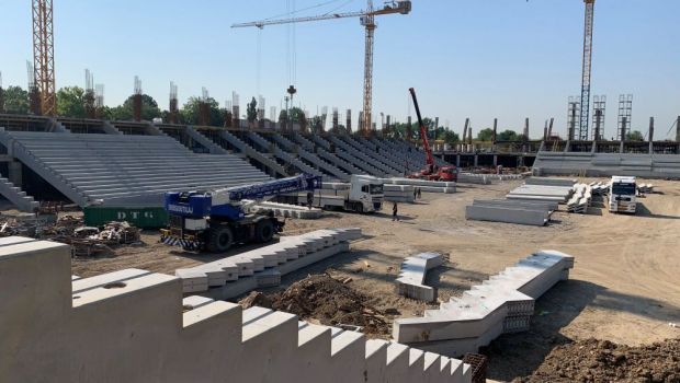 
	Chiar se face! Se monteaza tribunele la stadionul Steaua! Ce se intampla cu arena Giulesti. FOTO
