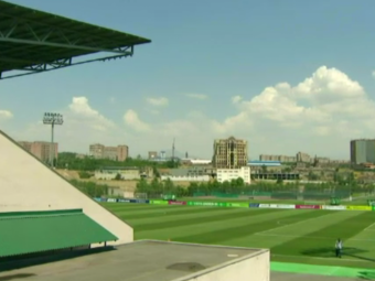 
	ALASHKERT - FCSB | E bataie mare in Armenia pentru un loc pe micul stadion la meciul cu FCSB! Meme s-a enervat: &quot;Nu inteleg de ce UEFA permite astfel de conditii!&quot;

