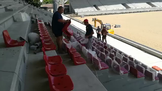 Se monteaza scaunele pe cel mai nou stadion din Romania! Arena va fi gata in aceasta toamna. FOTO_8