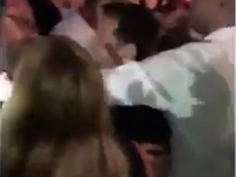 
	VIDEO SOCANT! Leo Messi, atacat de un barbat la un concert in Ibiza! Fortele de ordine au intervenit de urgenta
