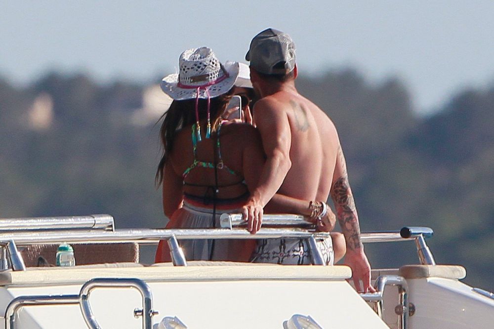 Messi, Suarez si Fabregas si-au dus sotiile pe un yacht in Ibiza. SUPER GALERIE FOTO_12