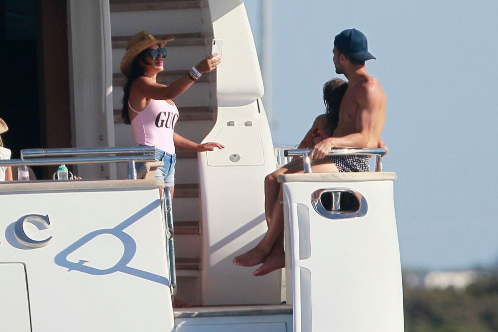 Messi, Suarez si Fabregas si-au dus sotiile pe un yacht in Ibiza. SUPER GALERIE FOTO_13