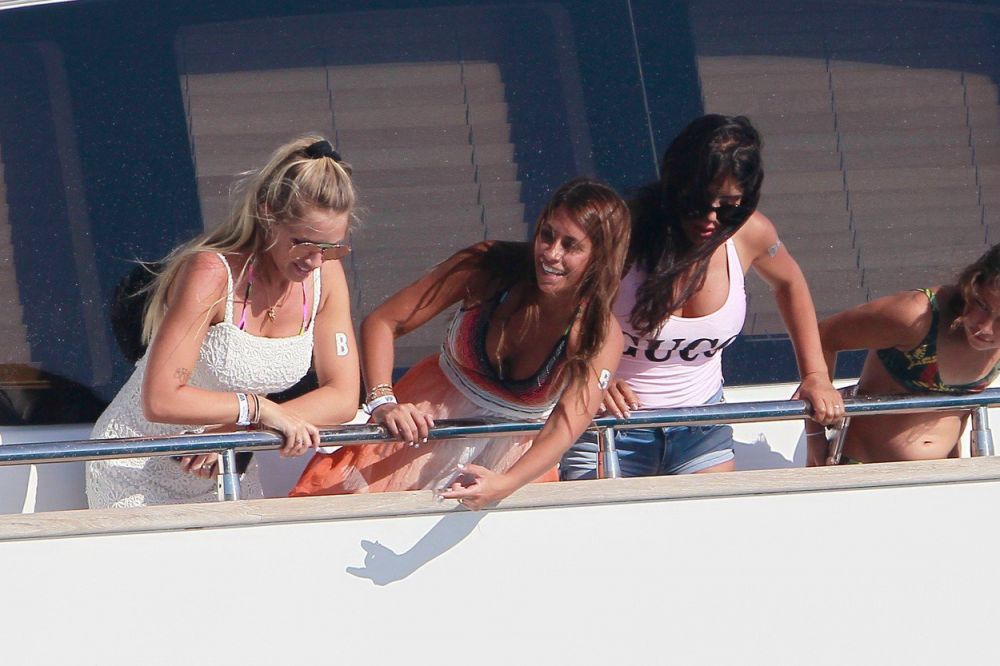 Messi, Suarez si Fabregas si-au dus sotiile pe un yacht in Ibiza. SUPER GALERIE FOTO_14