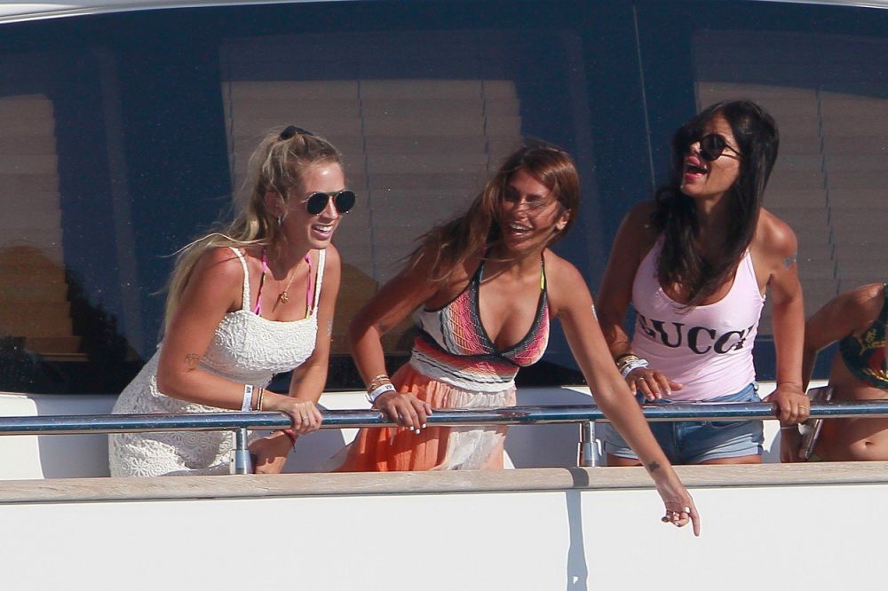 Messi, Suarez si Fabregas si-au dus sotiile pe un yacht in Ibiza. SUPER GALERIE FOTO_15